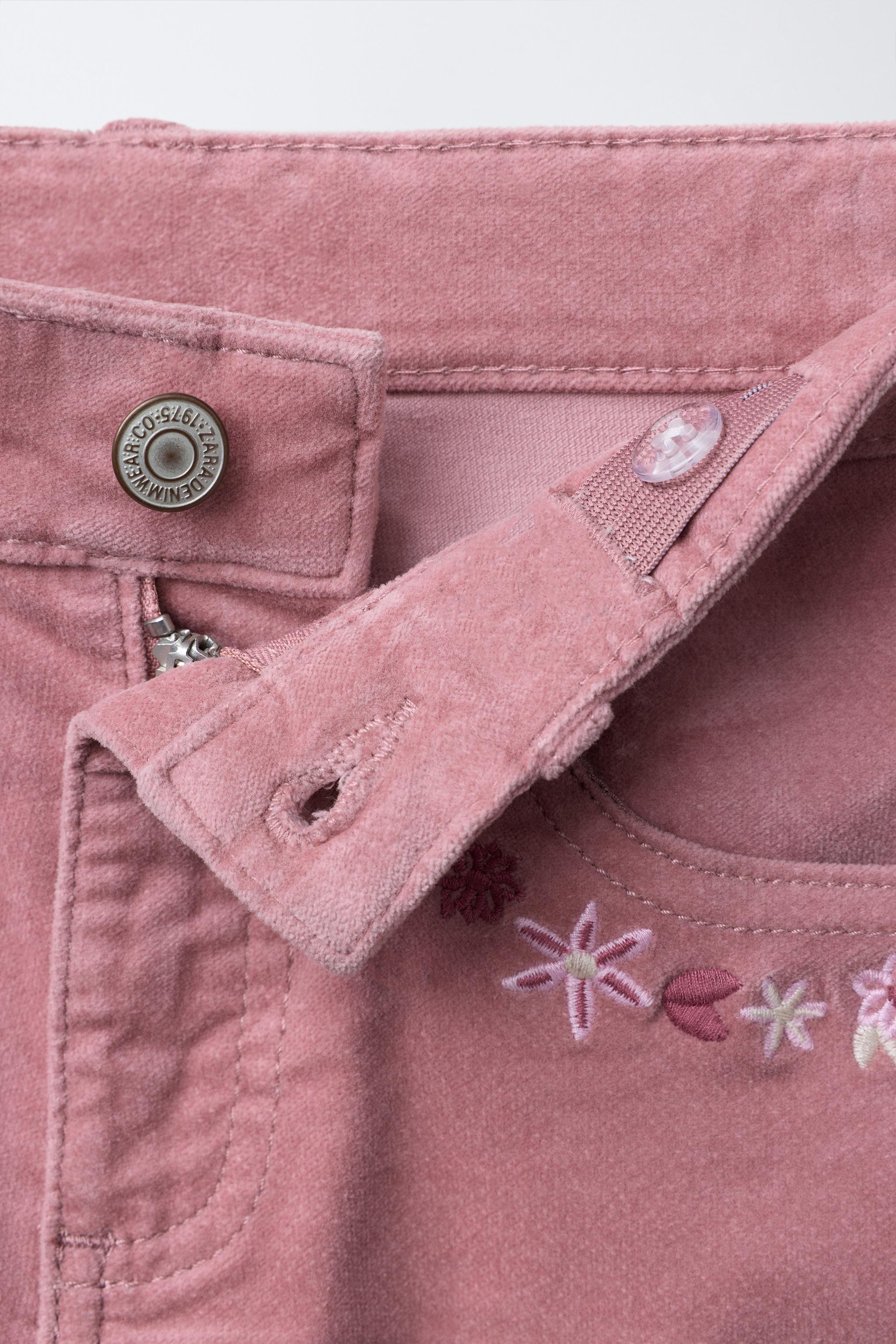 PANTALON EN VELOURS À FLEURS BRODÉES